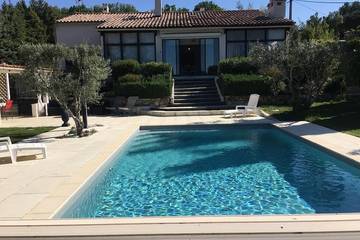 Location de vacances pour 6 personnes, avec jardin et terrasse, animaux acceptés à Pierrevert