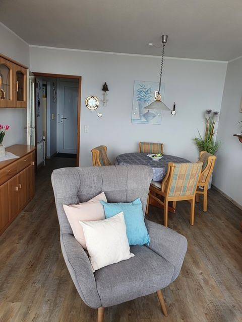 Ganze Wohnung, Moderne Ferienwohnung mit Meerblick und überdachtem Balkon direkt in Grömitz an der Seebrücke. in Grömitz, Ostholstein