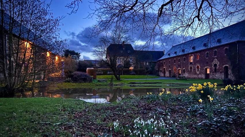 Gîte pour 10 personnes, avec jardin et piscine ainsi que vue et vue sur le lac, animaux acceptés dans Segré-en-Anjou-Bleu