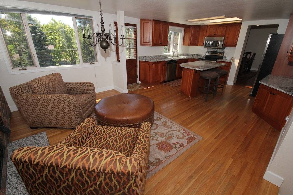 Schönes, sonnendurchflutetes Haus im Ranchstil mit großem, eingezäuntem Garten in Centennial, Arapahoe County