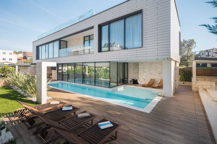 Villa für 10 Personen, mit Balkon und Sauna sowie Garten und Pool in Funtana