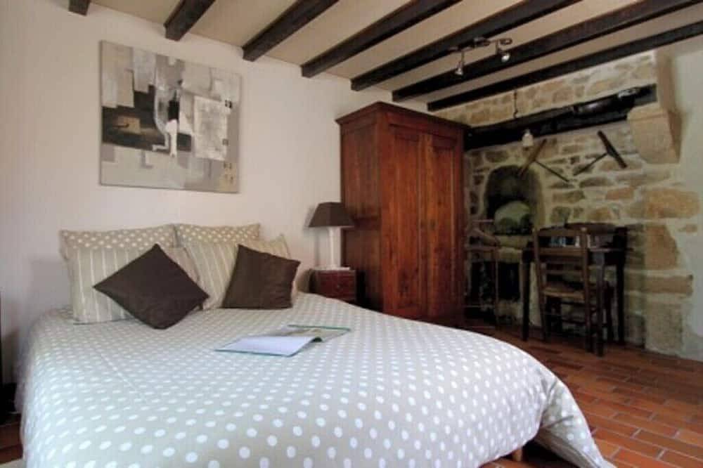 Chambre D'hôte Dans un Domaine Avec Étangs de Pêche et Espace Bien-être in Roches, Guéret region