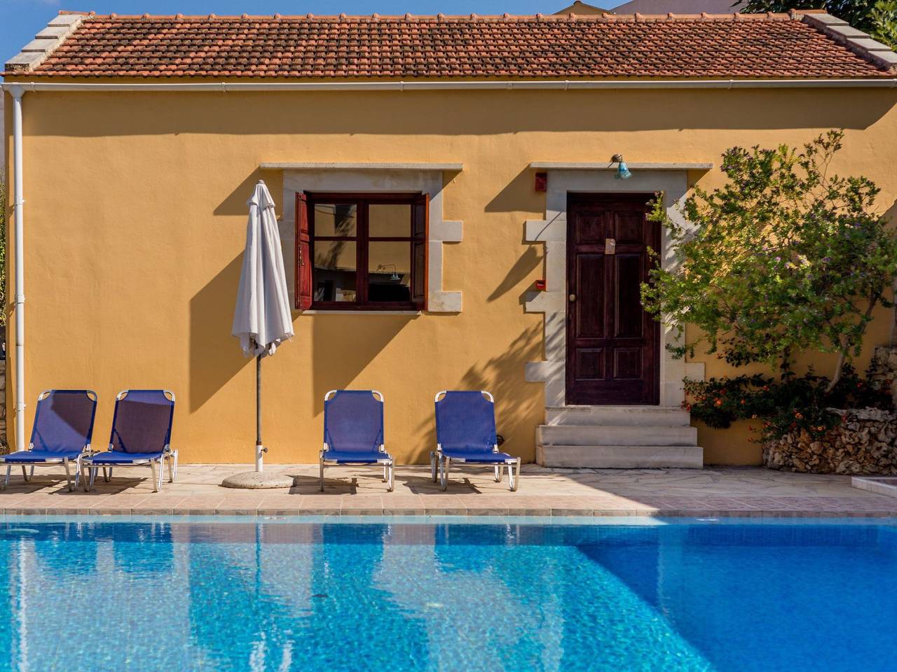 Ganze Wohnung, Studio mit zwei Balkonen in Douliana, Vamos