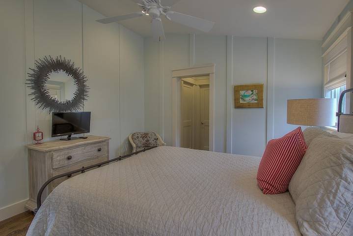 Vacation rental for 14 people, with yard and pool in Seaside