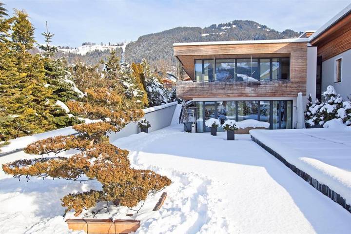 Chalet für 10 Personen, mit Balkon und Whirlpool sowie Terrasse und Garten in Kitzbühel