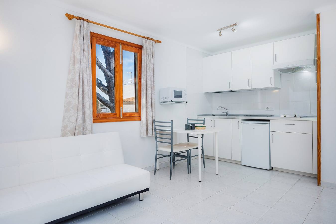 Entire apartment, Holiday Apartment "Mhm 4" with Balcony & Wi-Fi in Cala Ratjada, Capdepera