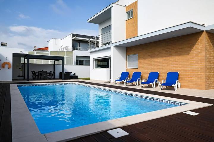 Chalet para 8 personas, con piscina además de jardín y vistas en Nazaré