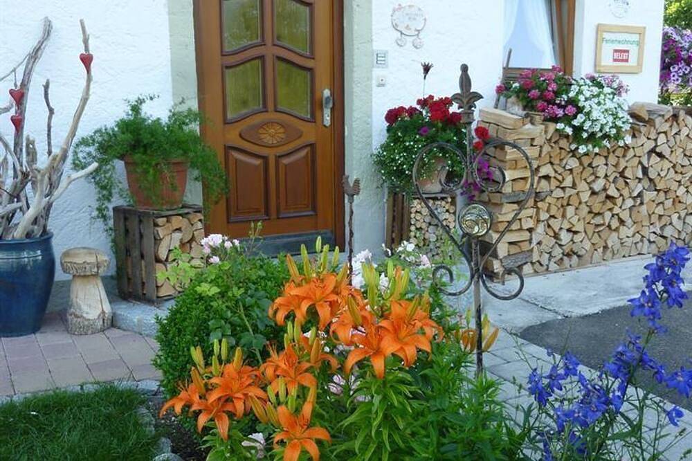 Ganze Wohnung, \"Anna\" Fewo/1 Schlafraum/Dusche, Wc - Dreitorspitz, Haus in Krün, Bayerische Alpen