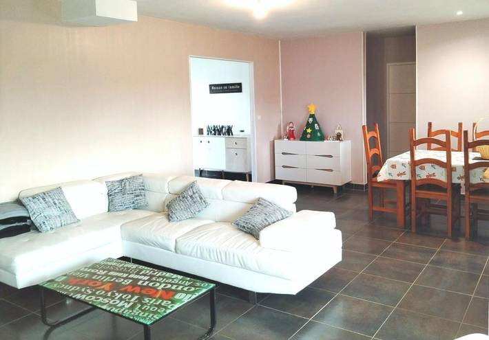 Location de vacances pour 10 personnes, avec jardin à Avanton