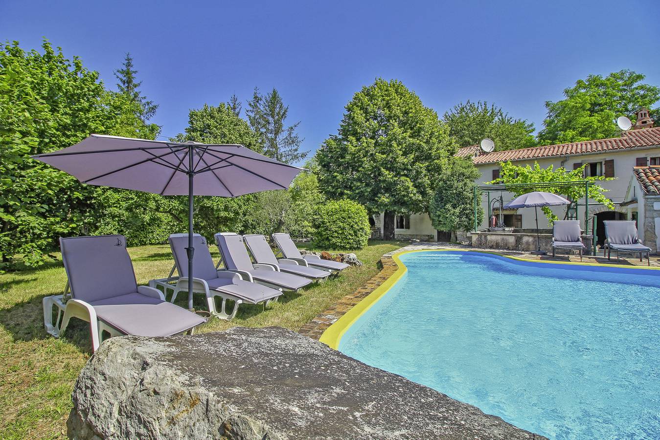 Holiday house Filip * large plot with garden, private pool, free Wifi in Istria