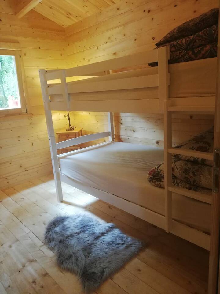Log cabin on the lake - Sleeps 4 & jacuzzi in Nenagh, Lough Dreg