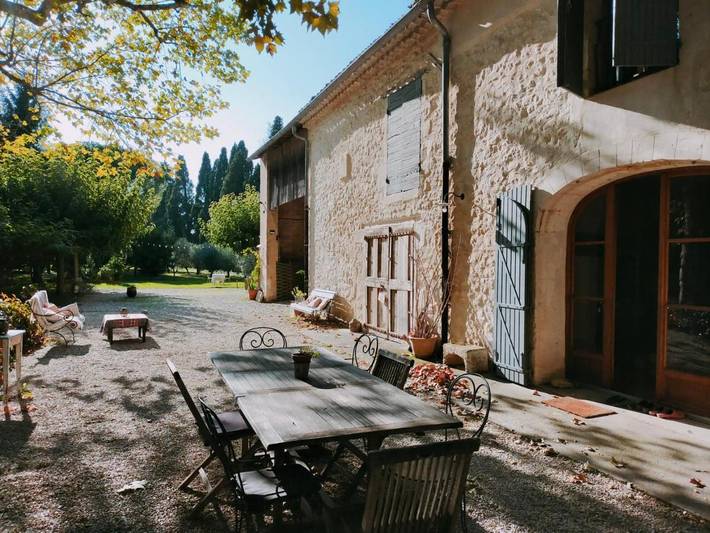 Chambre d’hôte pour 3 personnes, avec Terrasse ainsi que Jardin et Piscine à Plan-d'Orgon
