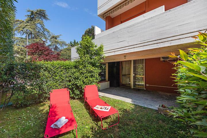 Ferienwohnung für 4 Personen, mit Terrasse und Garten sowie Seeblick in Sirmione - 2