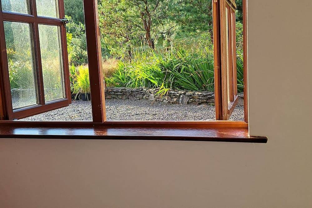 Luxury holiday house with 5 bedrooms and 4 bathrooms and views of Caragh Lake. in Maum, County Kerry