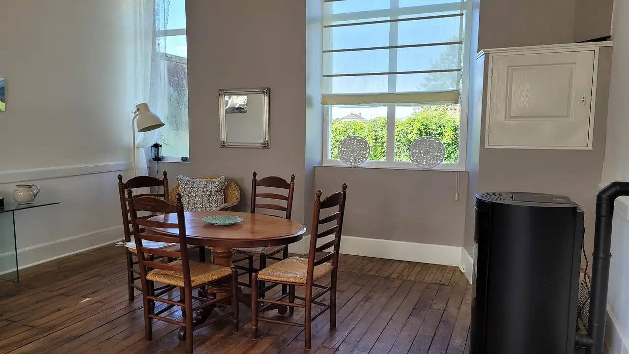 Holiday home for 5 people with terrace in Neuvic-Entier, Limoges region