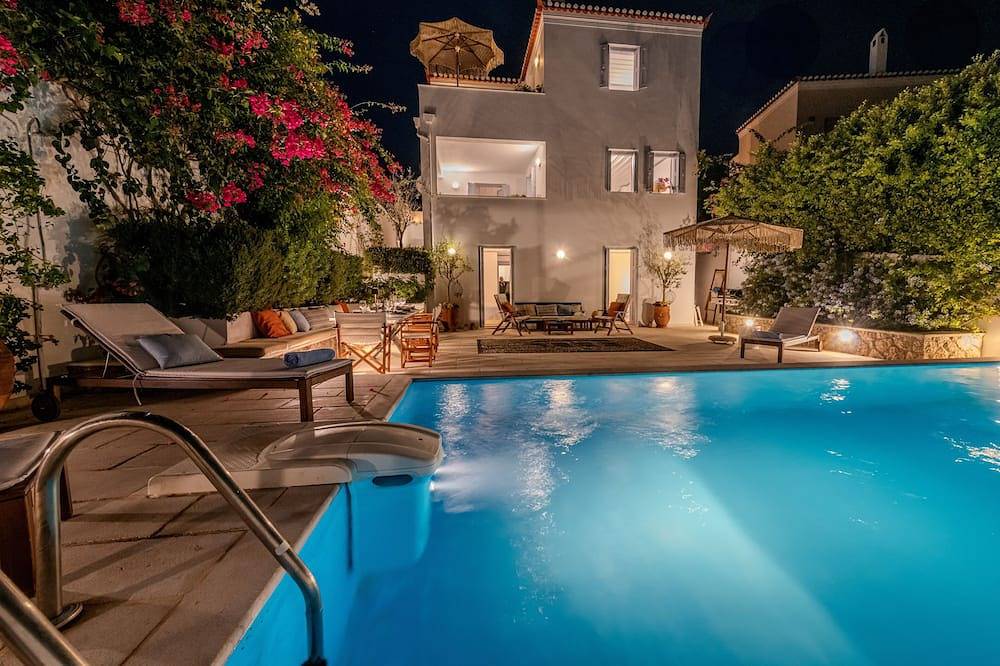 The Villa Evita in Spetses. Stunning view, private pool and daily maid service. in Spetses City, Spetses