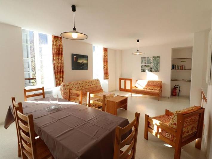 Gîte pour 4 personnes, avec jardin à Saint-Vincent-de-Salers - 2
