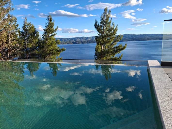 Villa pour 14 personnes, avec Balcon et Terrasse ainsi que Jardin et Piscine à Céline