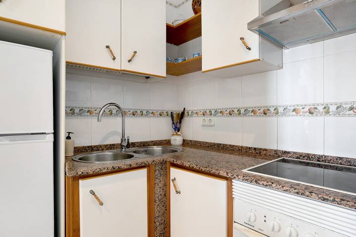Apartamento entero, Apartamento vacacional 'Casa Juani - Solo Familias' con terraza compartida y Wi-Fi in Conil de la Frontera, Costa de la Luz