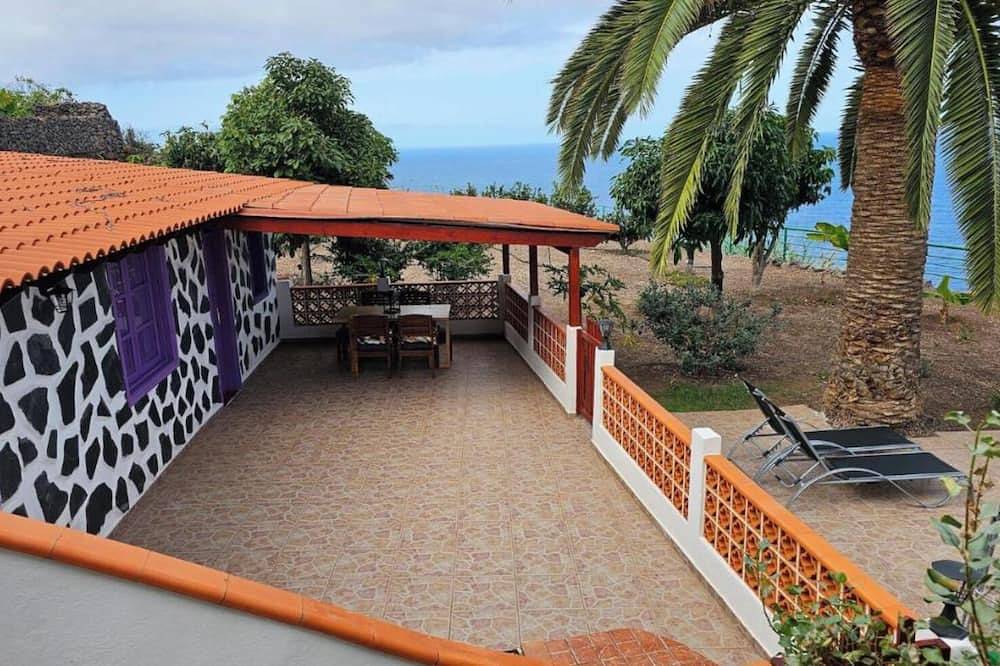 Los Cerrajones: spectacular views from the cliff in Agulo, La Gomera