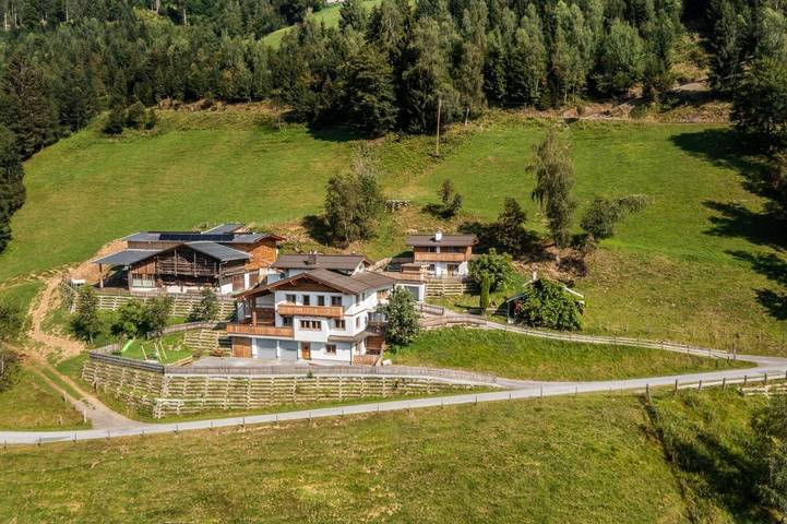 Chalet für 4 Personen, mit Ausblick und Terrasse sowie Sauna und Garten - 1