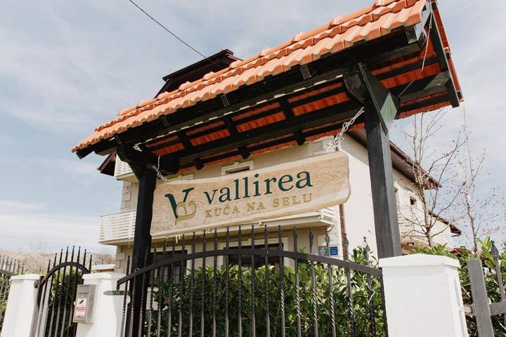 Maison d’hôte pour 24 personnes, avec jardin et terrasse dans Slavonie