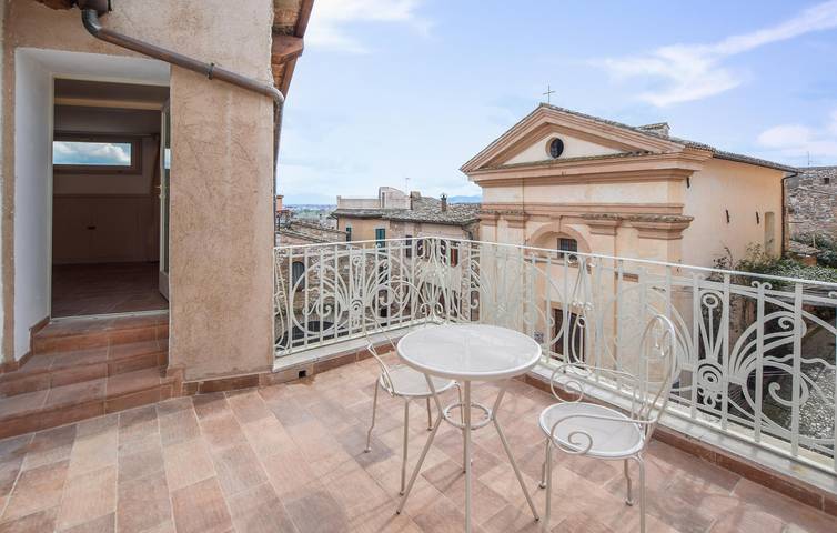 Spazioso appartamento con giardino, wifi gratuito e parcheggio vicino al centro di Spello in Spello, Perugia e dintorni