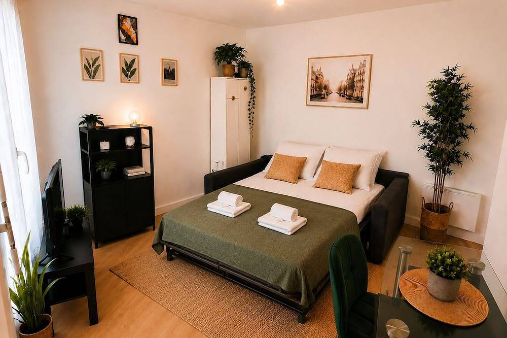 Appartement entier, Grand Studio Cosy & Élégant - Proche Paris in Colombes, Hauts-de-Seine