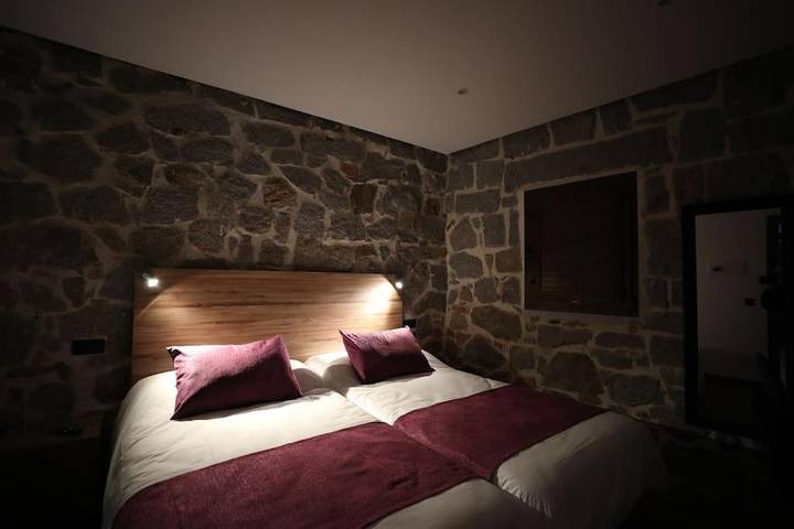 Casa rural para 16 personas, con Balcón y Terraza además de Jardín y Piscina en Tolbaños - 4