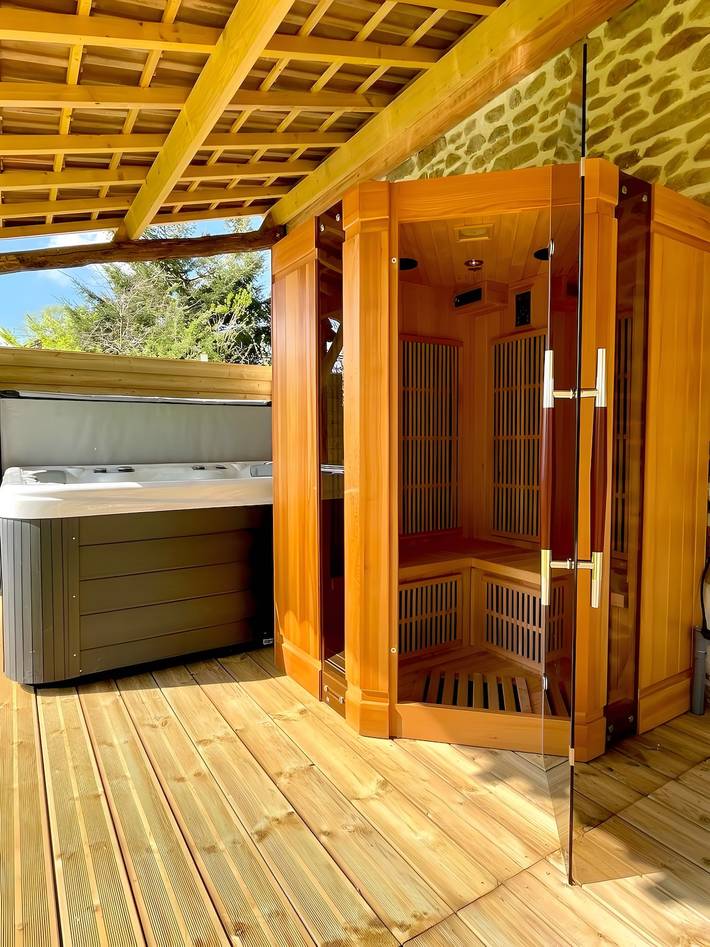 Le Gîte D'Au, piscina climatizada, Spa y estanque de pesca in Saint-Amand-Magnazeix, Región de Bellac