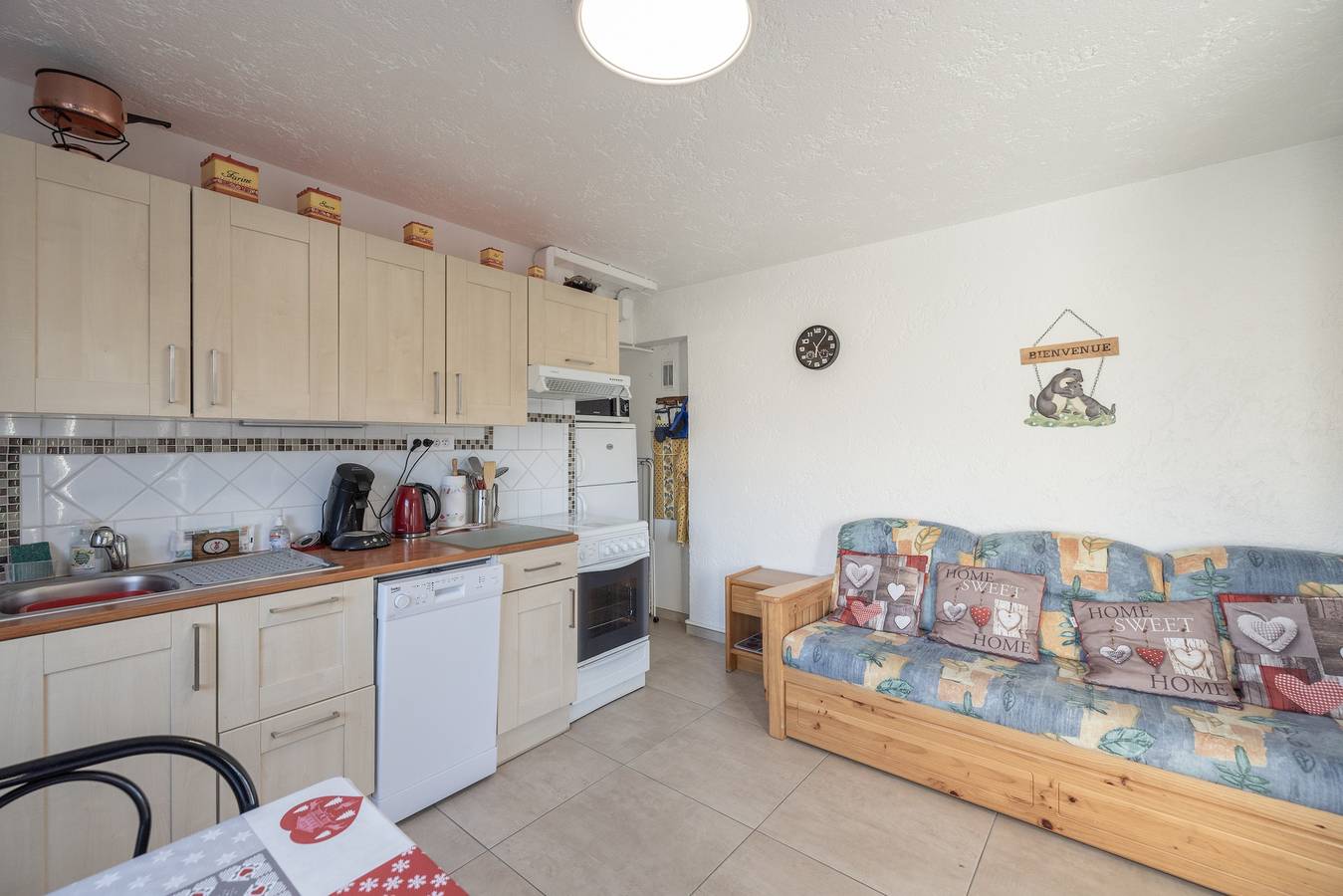 Appartement entier, Appartement "Les Rocailles" avec vue sur les montagnes, terrasse privée et Wi-Fi in Notre-Dame-de-Bellecombe, Région d'Albertville