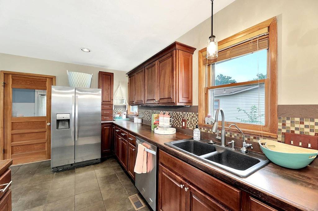 Boho Funky Bunk with Game room and Hot Tub in Wichita, Kansas