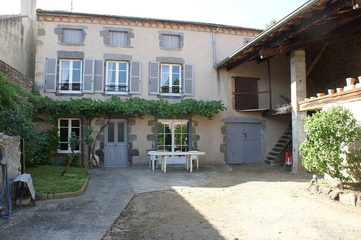 Gîte pour 14 personnes, avec jardin à Fontannes