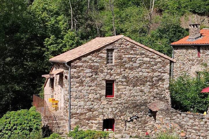 Gîte pour 5 personnes, avec Jardin à Bréau-et-Salagosse