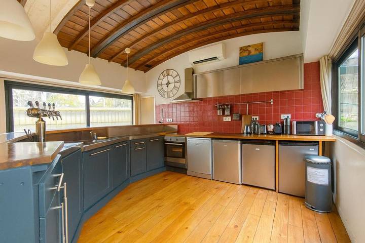 Location de vacances pour 10 personnes, avec piscine ainsi que terrasse et vue, animaux acceptés à Puteaux - 4