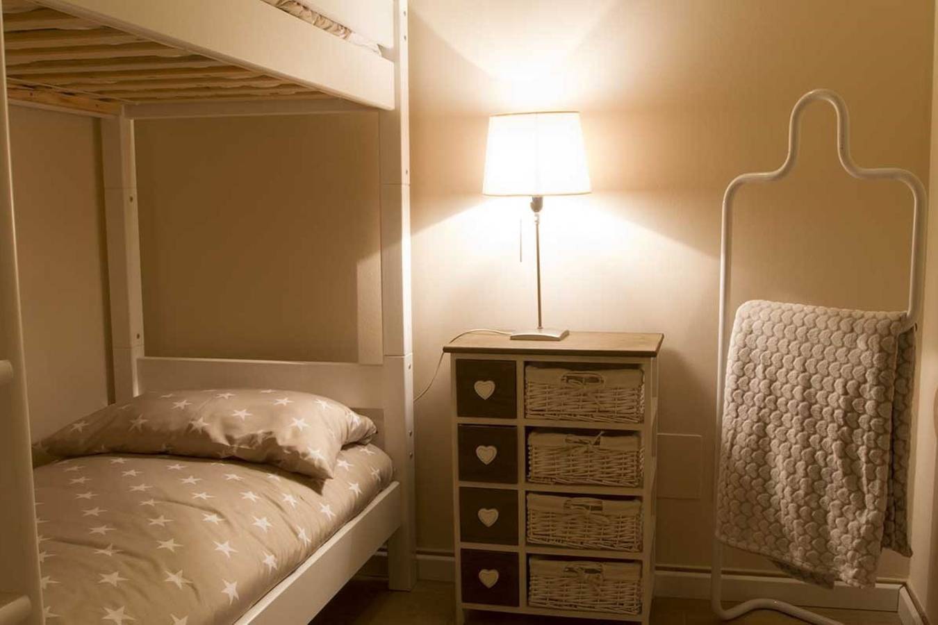 Ganze Wohnung, Agriturismo Apartment Catullo heated pool in Padenghe sul Garda, Gardasee-Berge