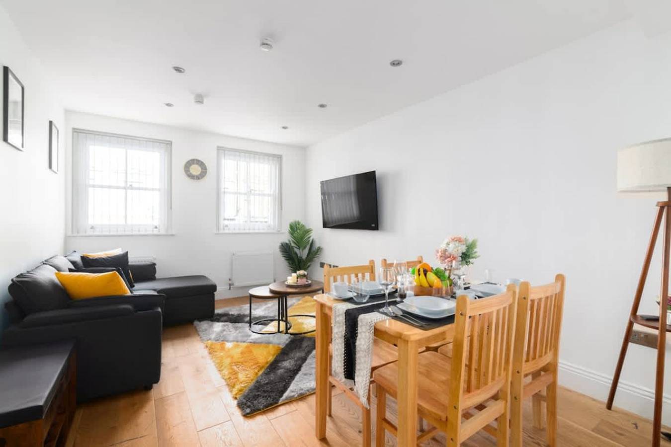 Entire apartment, Stylish Brick Lane Apartment with Balcony Sleeps 4 in Bethnal Green, London