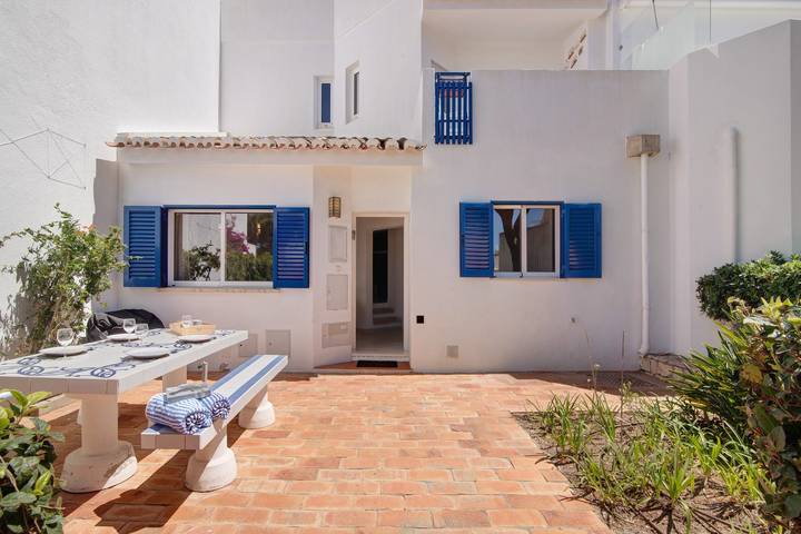 Ferienhaus 'Townhouse Ramas' mit Meerblick, WLAN und Klimaanlage in Vale do Lobo, Almancil