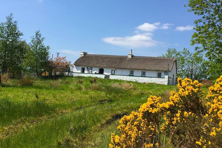 Log cabin for 5 people, with terrace and garden, with pets in County Donegal