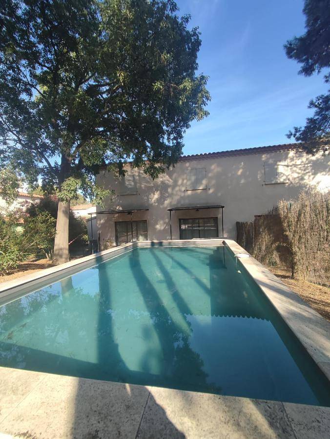 Appartement de vacances pour 6 personnes, avec piscine et jardin