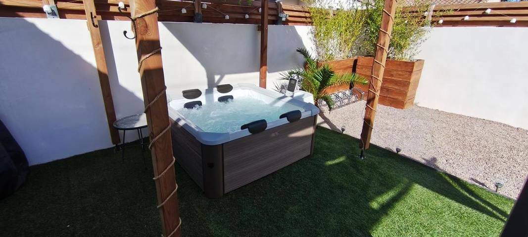 Appartement de vacances pour 4 personnes, avec jacuzzi ainsi que jardin et terrasse