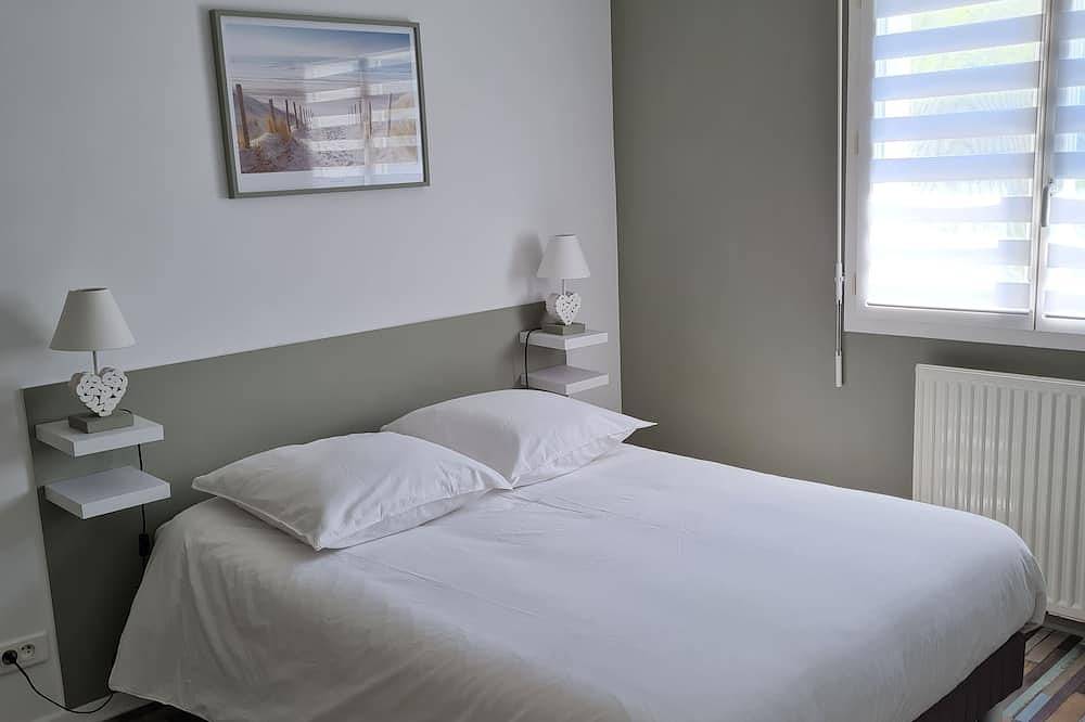 Heated swimming pool 4-star tourist accommodation 10mns walk from port Biganos in Biganos, Arcachon region