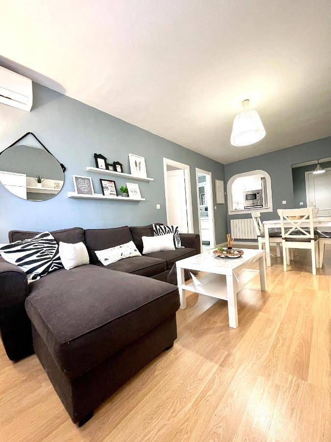 Apartamento para 4 personas, con jardín además de piscina y vistas, Familias con niños en Cenes de la Vega