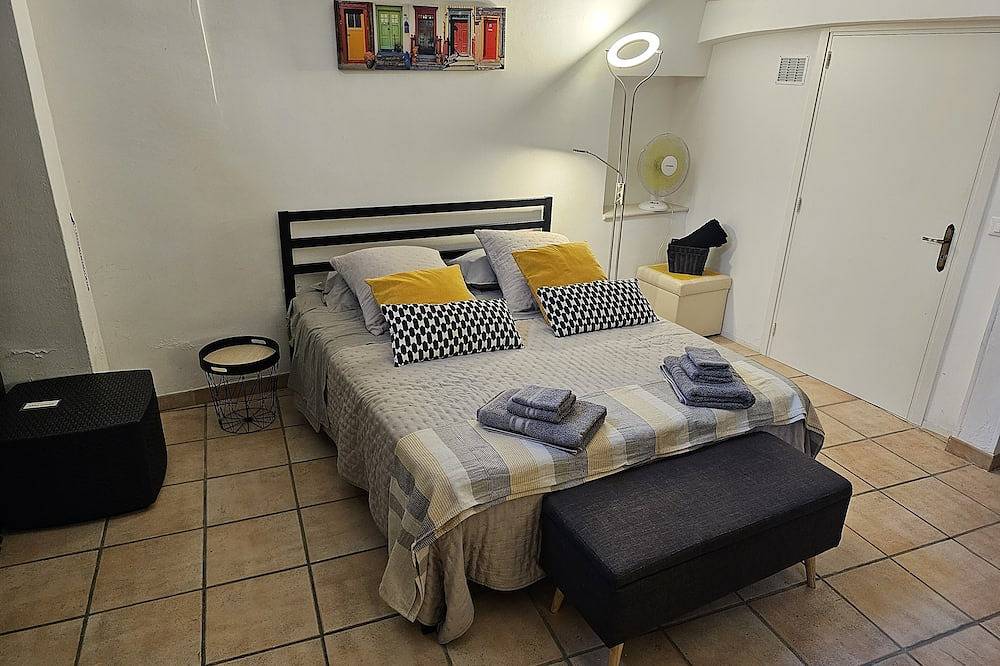 Casa Josephina - Beautiful 18th Century Stone Home W/ Balcony & 2 Roof Terraces in Ostuni, Salento
