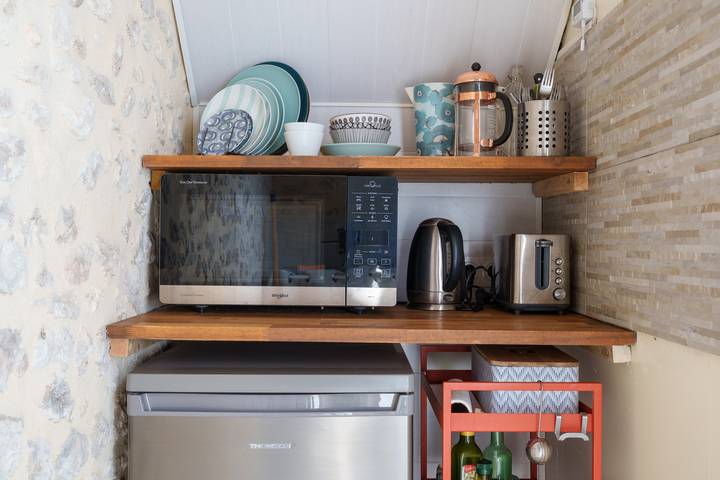 Hel studio-lejlighed, Charming Studio on a Farm with Shared Pool, Summer Kitchen, and Wi-Fi in Jau-Dignac-et-Loirac, Lesparre-Médoc Området