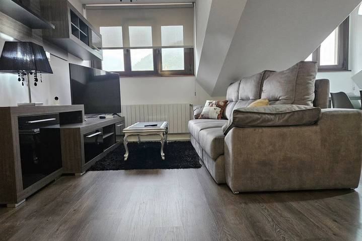 Entire apartment, 21A03 Modern Penthouse Cabañaquinta in Cabanaquinta, Aller