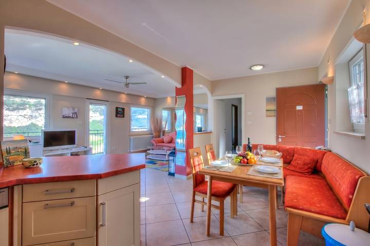 Villa Paradise View With Private Pool in Nago-Torbole, Montañas Garda