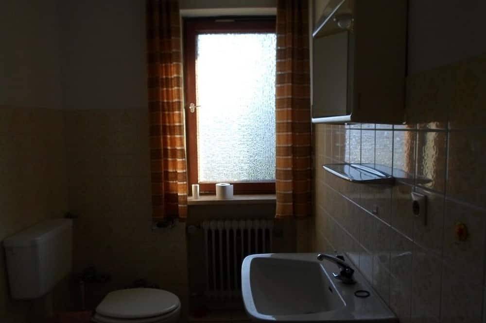 Ganze Wohnung, Ferienwohnung 50qm mit Badewanne, Balkon und Grillmöglichkeit in Rimsting, Chiemsee
