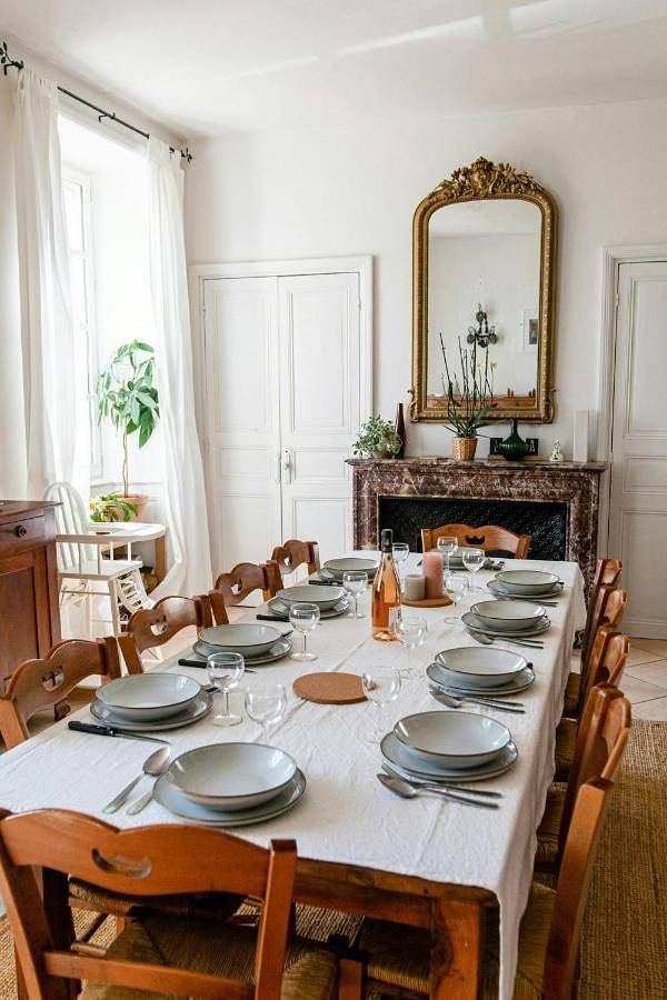 Location de vacances pour 12 personnes, avec terrasse ainsi que jardin et piscine à Rocher - 3
