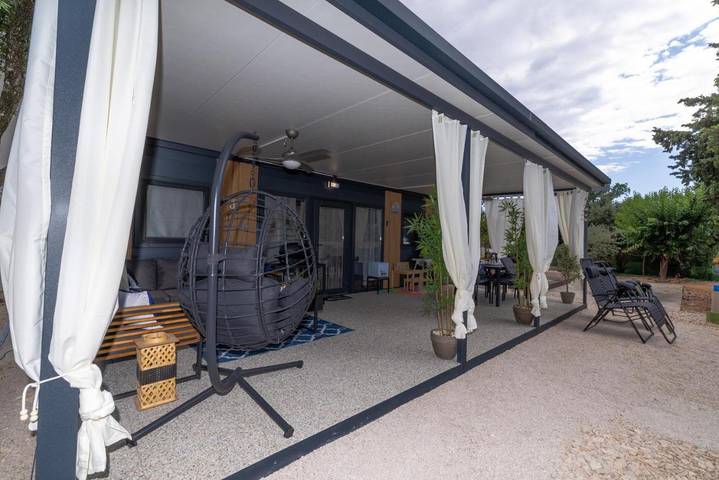 Camping pour 5 personnes, avec Terrasse et Jardin à Pakoštane
